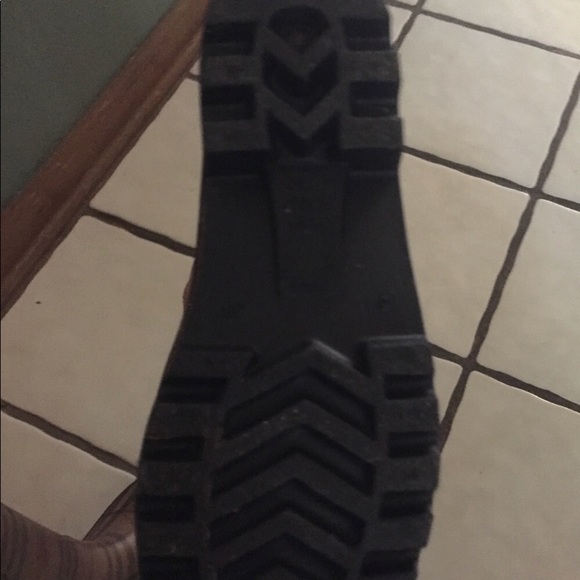 Burberry rain boots - Picture 3 of 3